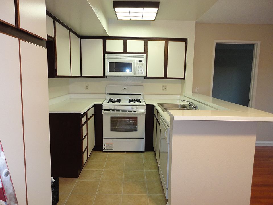 2nd image of 615 Milford St APT 208