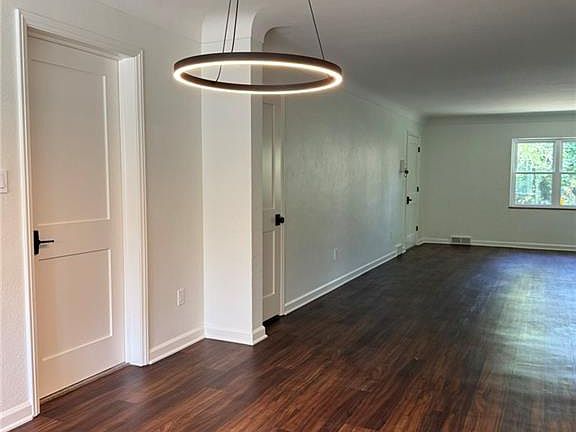 5th image of 2237 Evergreen Rd #2