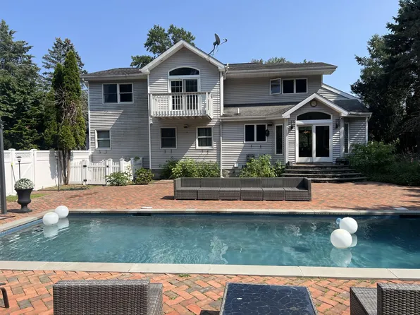 45 Nichols Road, Huntington Station, NY 11746