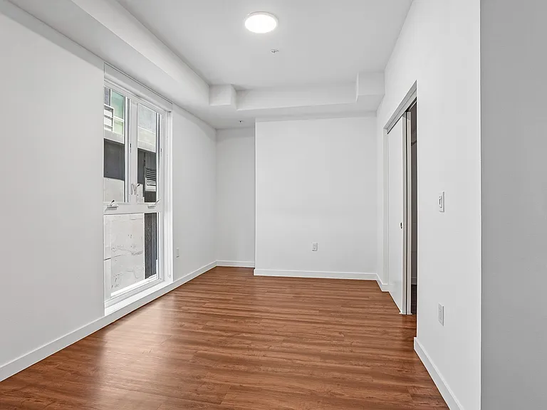 689 S Catalina — Photo 7
