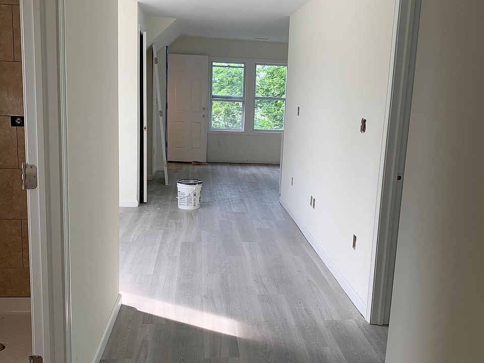 Open Floor plan: hallway, living room, kitchen