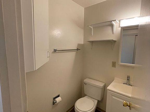 5th image of 8620 Roosevelt Way NE #201
