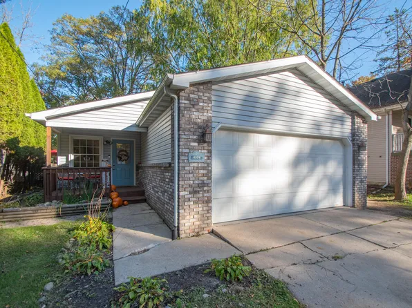 4104 Sumac Rd, Valparaiso, IN 46383