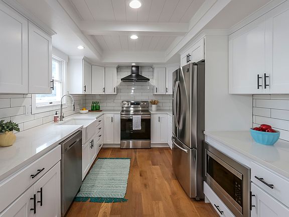 4th image of 2214 E Wilson Ave