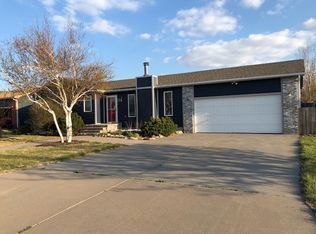 507 Sunset Ct, Dodge City, KS 67801