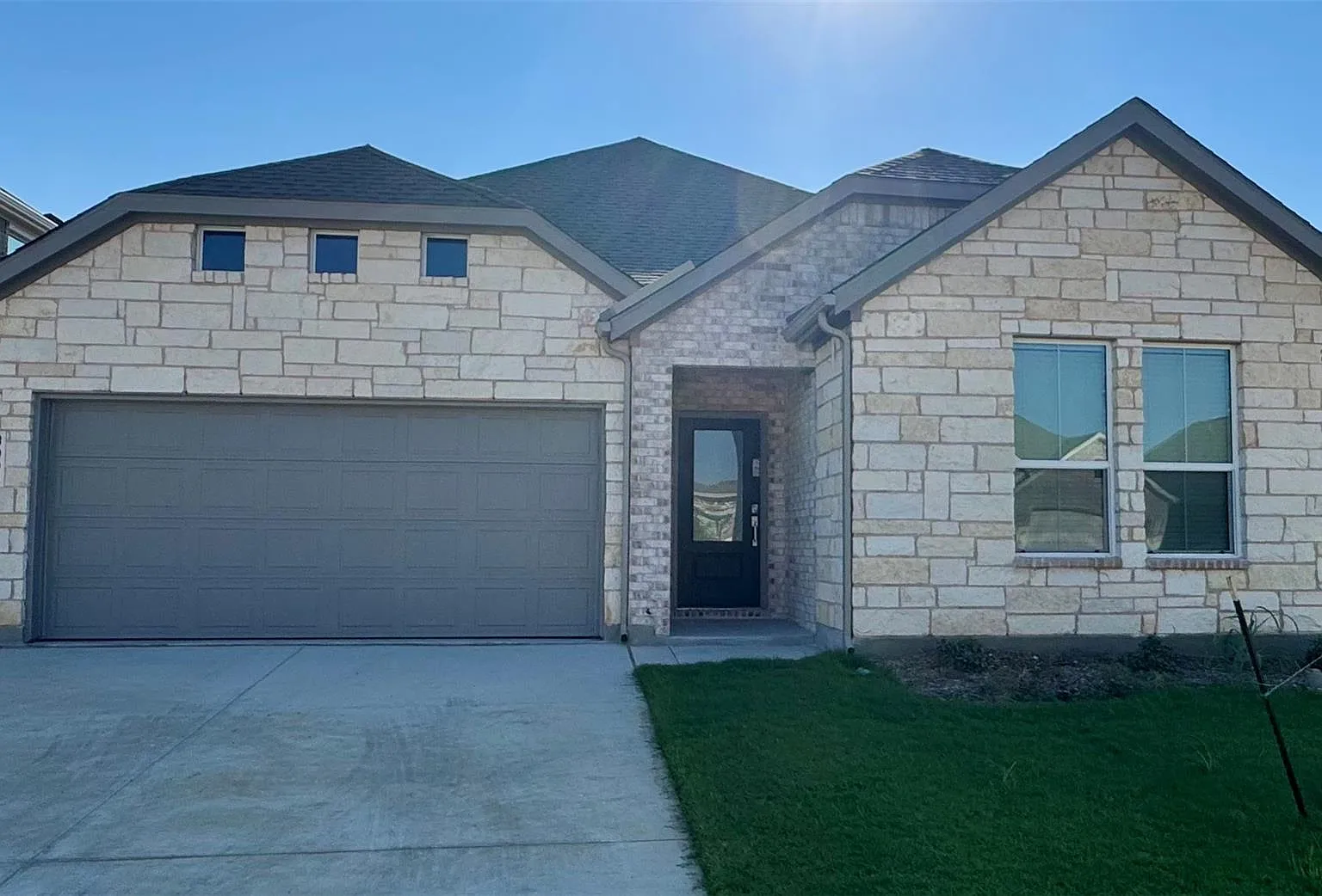 4 bed, 2062 sqft, $2,450 — Photo 1