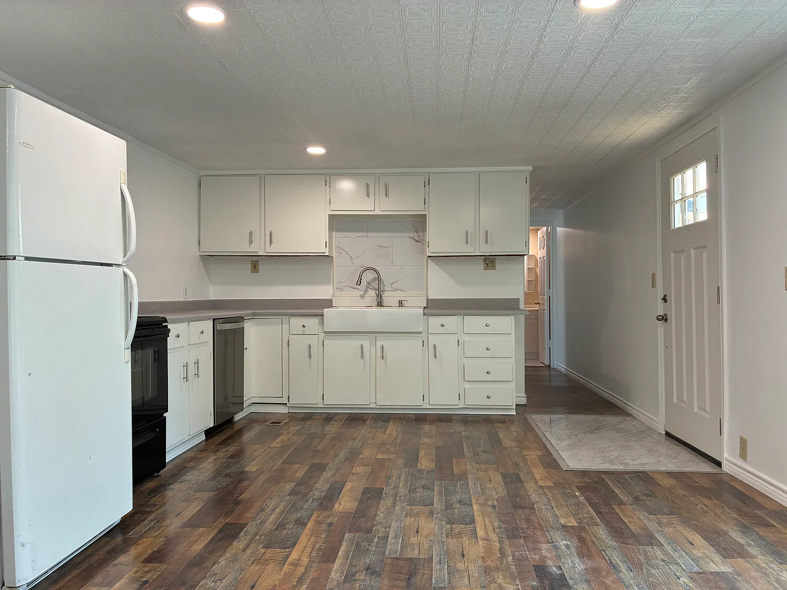 3 bed, 1050 sqft, $1,550 — Photo 2