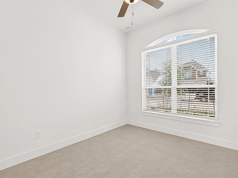4916 Northern Woods Dr — Photo 20