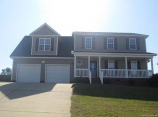 44 Scotland Dr, Spring Lake, NC 28390