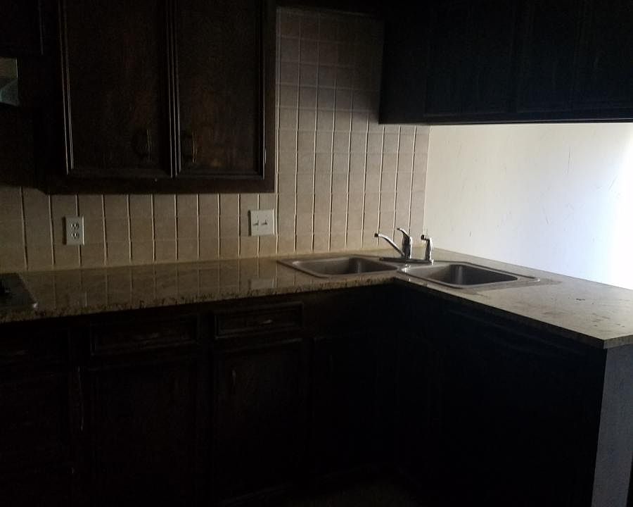 2nd image of 400 Towne House Ln
