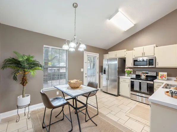 2534 Sunset Dr, Crestview, FL 32536