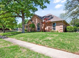 501 Topside Dr, Azle, TX 76020