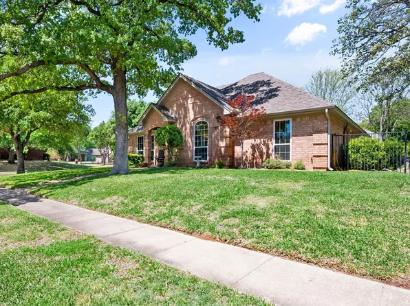 501 Topside Dr, Azle, TX 76020