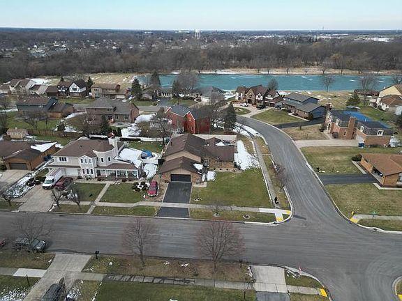 2nd image of 2602 Castlewood Dr