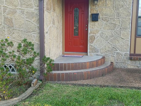 2nd image of 1115 Park Ln