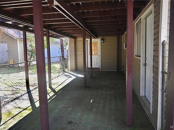5th image of 127 22nd Ave NE