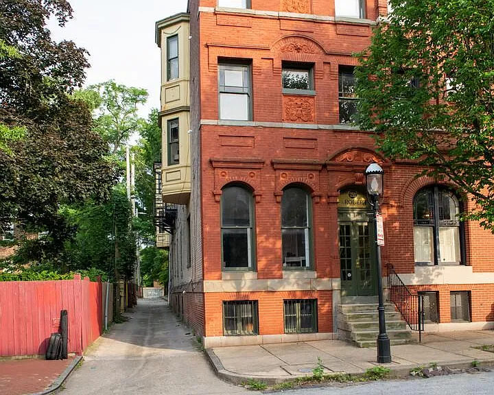 251 Robert St #6 — Photo 2