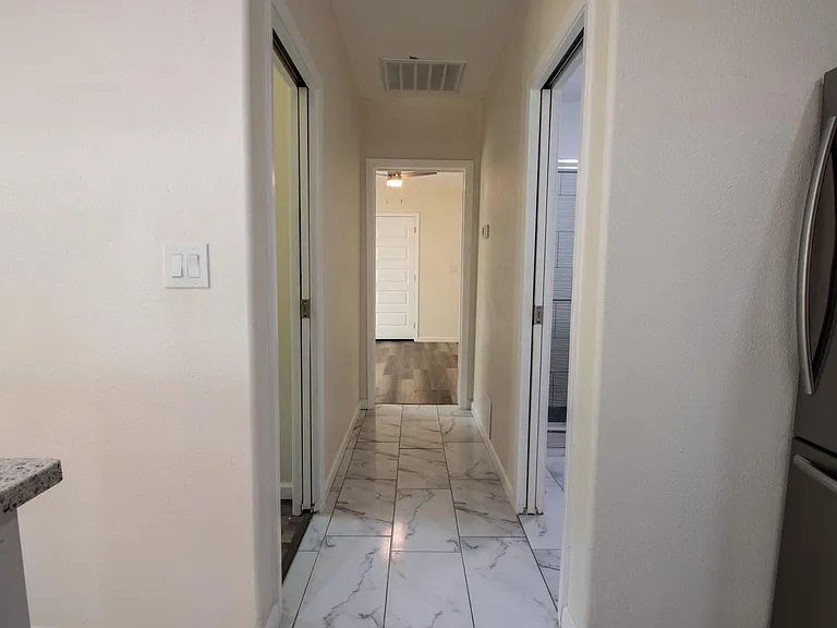 2207 S Vernon Ave — Photo 8