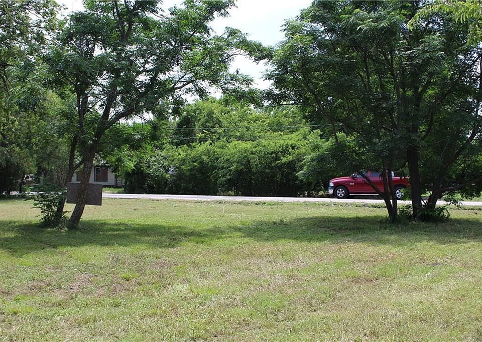 1st image of 204 S Brushy St