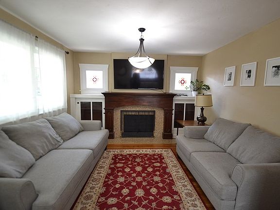5th image of 423 E Milton Ave