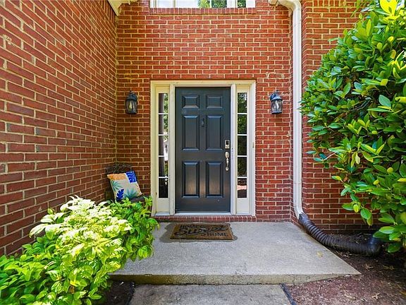 3rd image of 104 Chickory Ln