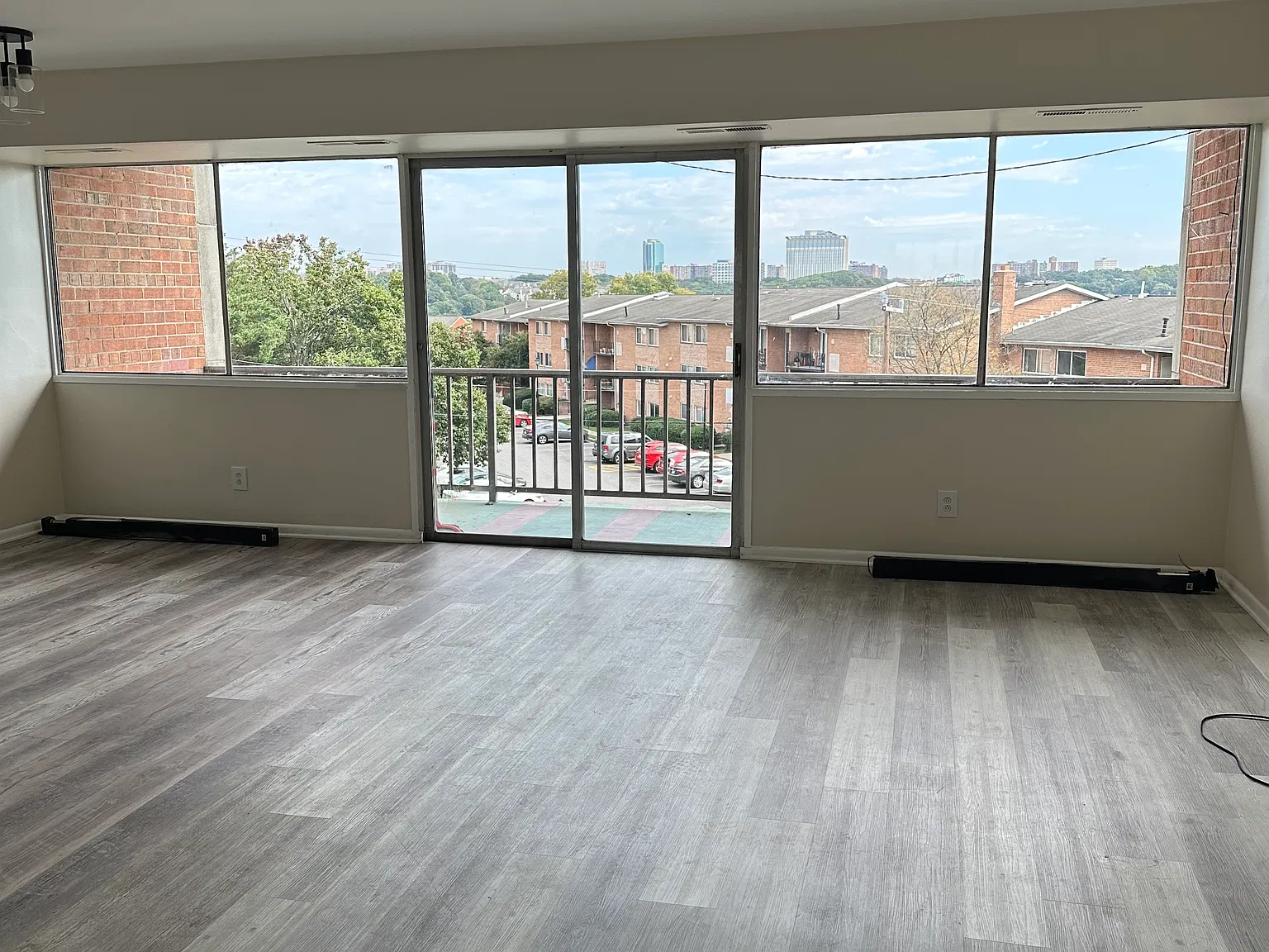 3 bed, 1300 sqft, $2,700 — Photo 3