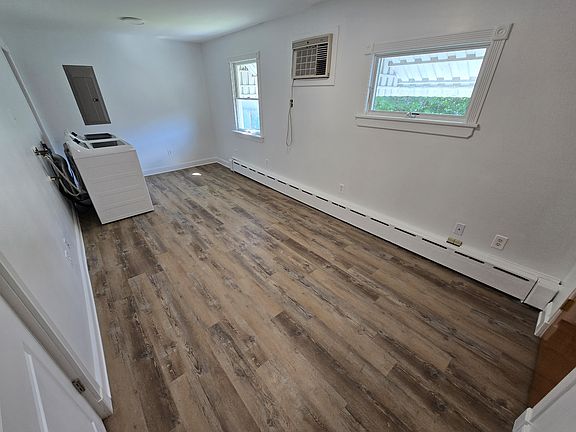 5th image of 99 Round Lake Ave