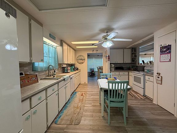 5th image of 57 Colony Dr N