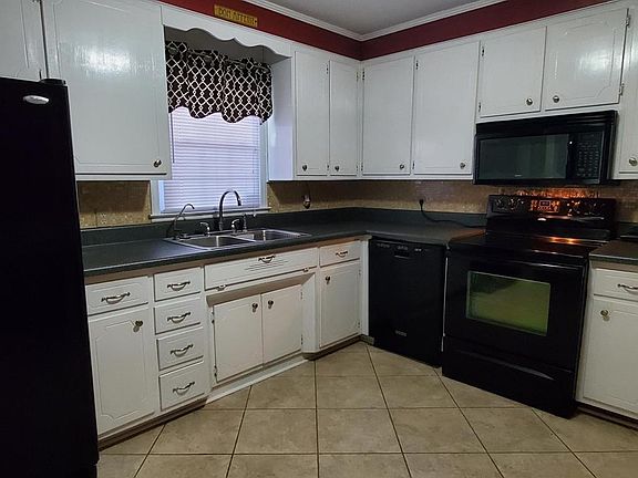 3rd image of 1080 Laurel Ln