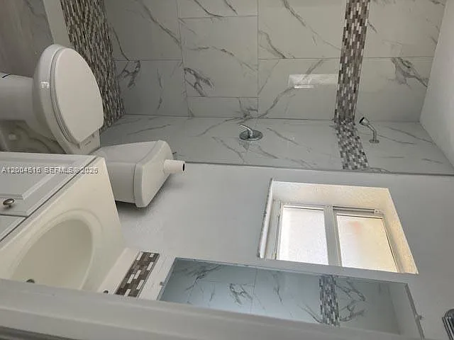 18330 SW 102nd Pl — Photo 5