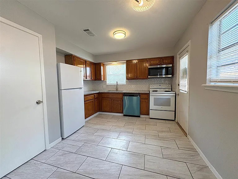 3602 4th St — Photo 12