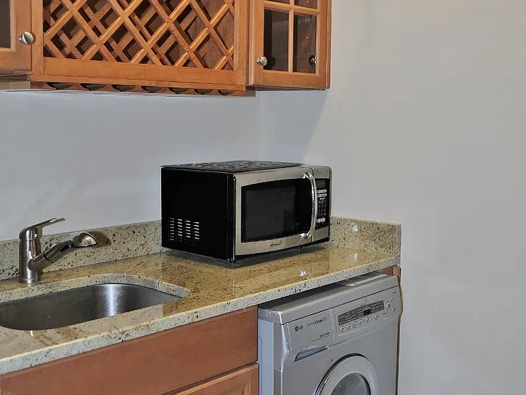 7582 Venture Dr — Photo 16