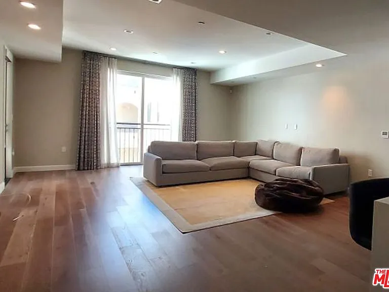 441 S Barrington Ave #303 — Photo 6