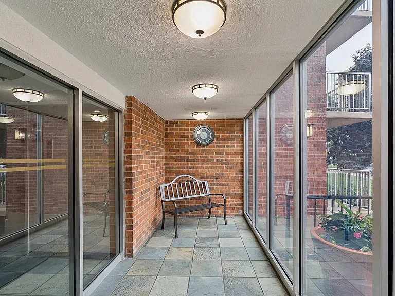 2211 S Stewart Ave #1A — Photo 3