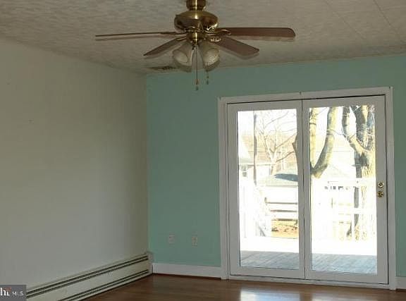 3rd image of 315 Greenwood St