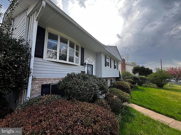 3rd image of 6913 Canyon Dr