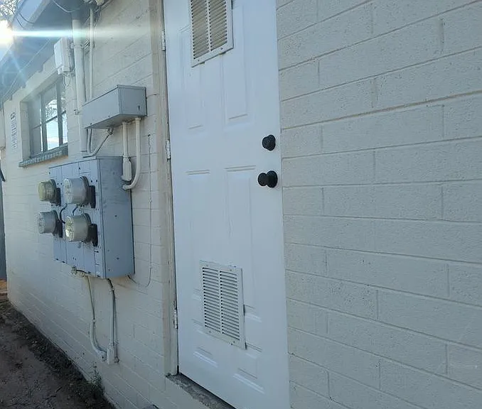 734 E Adams St — Photo 6