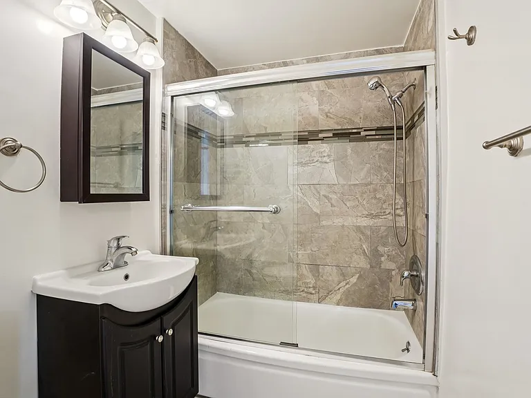 3528 W Adams Blvd — Photo 8