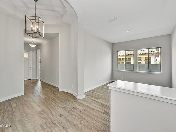 3rd image of 1930 W HOLDEN Drive