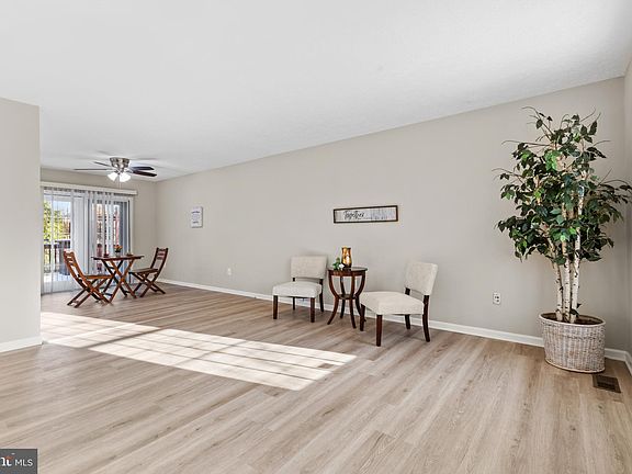 3rd image of 9 Scottsbury Ct
