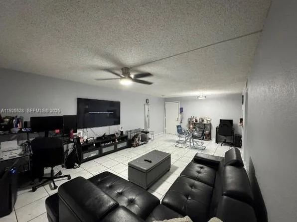 13700 SW 62nd St APT 232, Miami, FL 33183