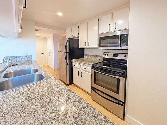3rd image of 534 S Oxford Ave #301