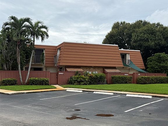 2nd image of 2962 Waterford Drive #2962