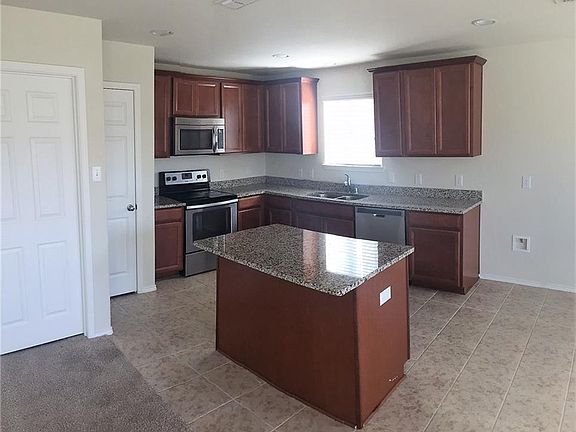 2nd image of 3020 Montserrat Creek Dr