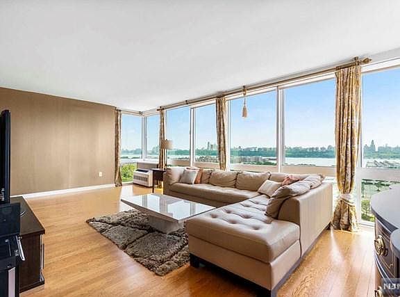 3rd image of 1128 Hudson Park #A