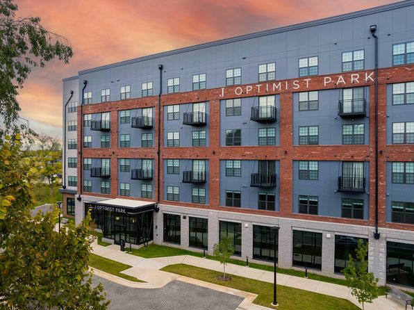 1130 N College St #503