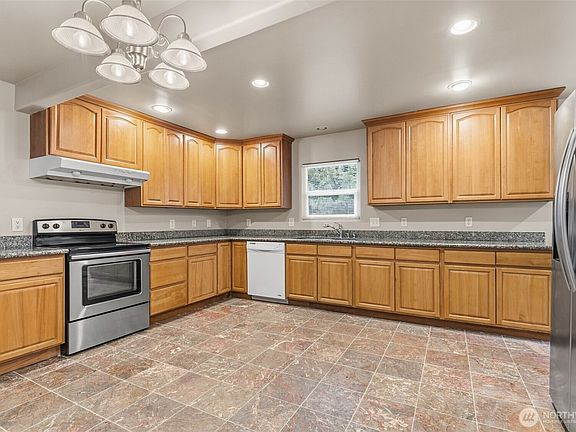 5th image of 22225 NE Redmond-Fall City Road