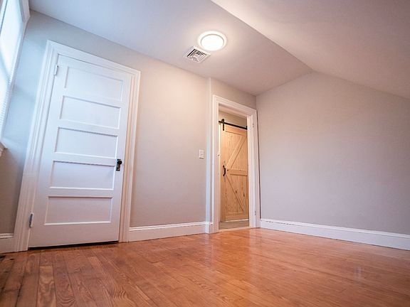 2nd image of 124-126 Wyndham Ave #3