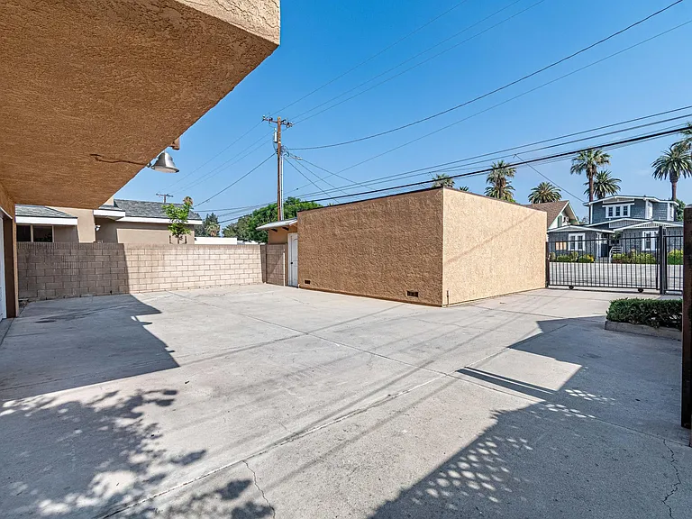 415 W Center St #B — Photo 5