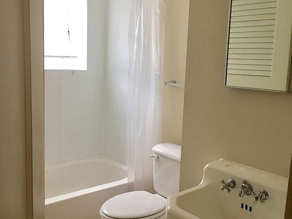 3rd image of 913 Monument Ave APT 7